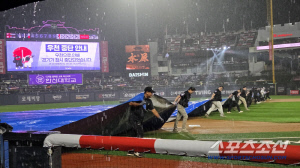 우천 107분 중단→11시42분 종료 '홈런 4방 8득점' LG, KT에 10대6 승→2위 확보→매직넘버 8[수원 리뷰]
