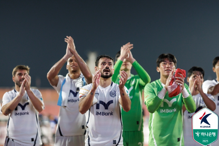 분위기 바꾸고, 전술 안정되어 가고...'원팀' 된 대구, 강등 전쟁 흔…