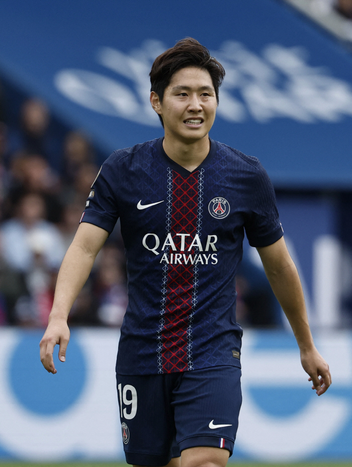 '와! 하늘이 돕는구나' PSG 이강인의 다친 발목, 그렇게 심각하진 않네. 곧바로 훈련 참가. UCL 출전 가능성 UP UP UP!