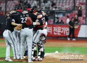 107분 중단에도 불뿜은 빅볼. 홈런 4방으로 8점 뽑아 승리. 매직넘버 8 염갈량 