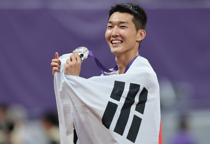 "오늘만 만족하고 내일부터 다시 달리겠다" 도쿄서 역사 쓴 우상혁, 파리서 지핀 '도전의 불꽃'은 여전하다