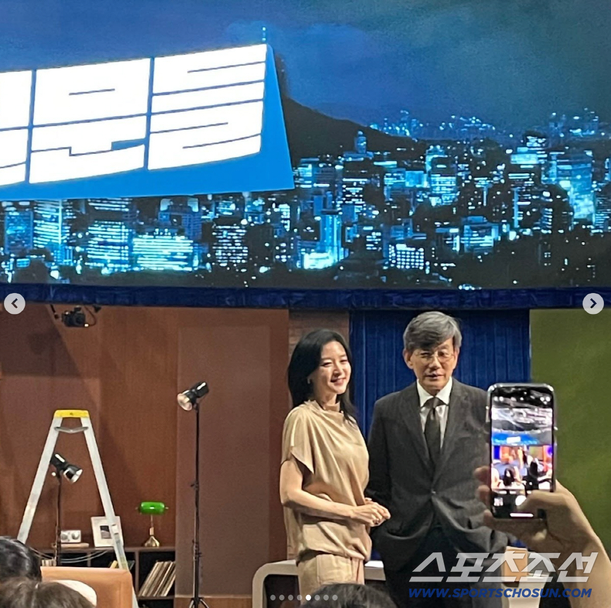이영애, 25년 만 손석희 만났다..MBC 레전드들의 빛나는 투샷