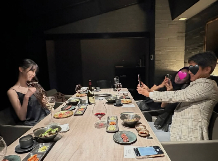 "진짜 그사세네" 장원영, 불가리 韓 대표와 생일파티..럭셔리 시계+편지…