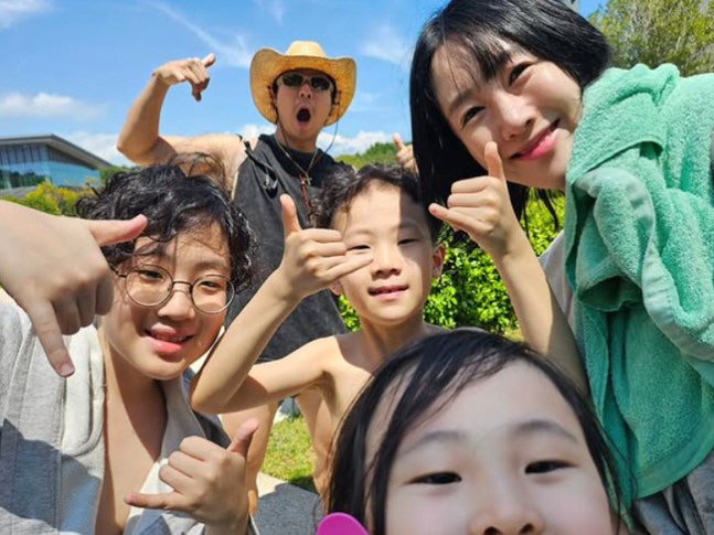 [SCin스타] 별♥하하, 세 자녀와 부산 여행사진 공개 “사랑해 정말”