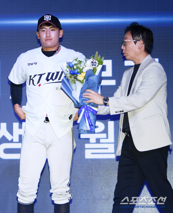 이변의 연속 1순위 지명…KT 선택은 전주고 박지훈 [2026 신인드래프트]