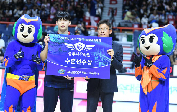 부산 KCC-'승부사온라인' 잼퍼블릭 5시즌 연속 '동행'…수훈선수 시상…