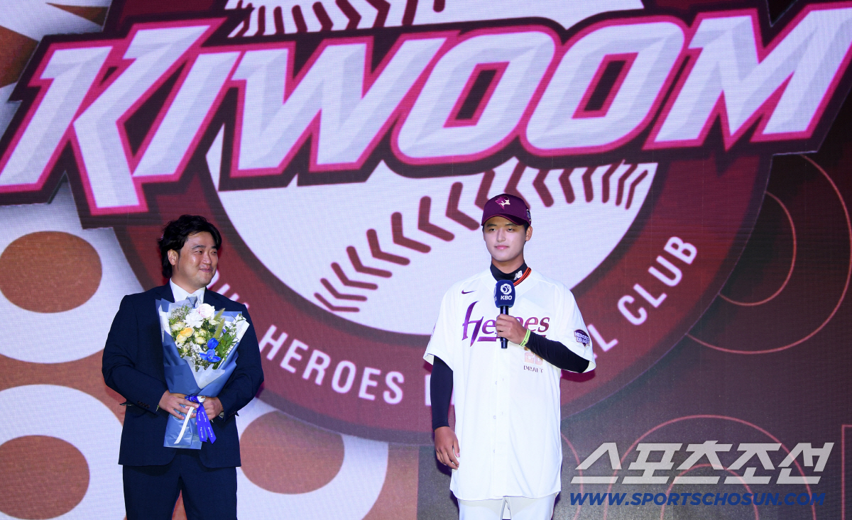 [포토] 박석민 아들 박준현 '전체 1순위로 키움 히어로즈'