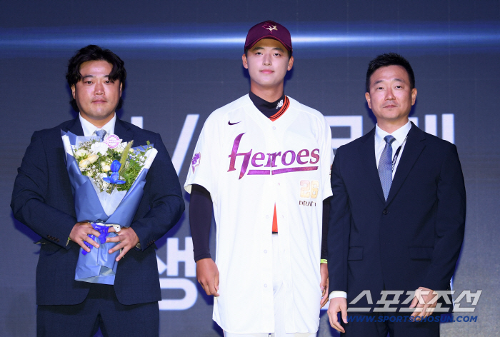 이변! 파격! 제2의 최정 정수빈이 판을 흔들었다…'박석민 아들' 박준현 1순위 키움行 [2026 신인드래프트]