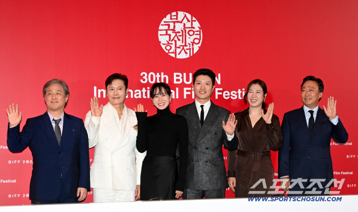 [SC-BIFF] "베니스 찍고 부산까지"…박찬욱 감독→이병헌·손예진, 개막부터 흥행 예감 '어쩔수가없다'(종합)