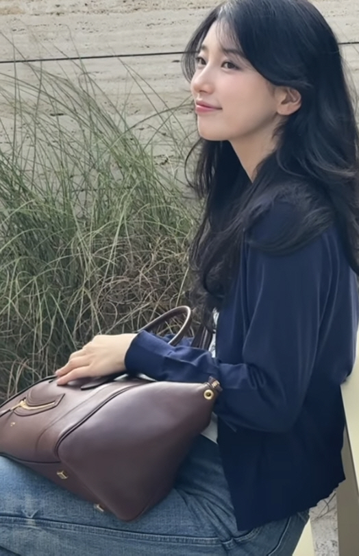 [SCin스타] 셀린 여신 수지, 가을 맞이 청순 비주얼로 팬심 저격