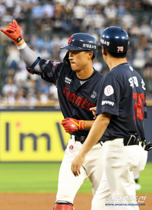 오늘 지면 진짜 안 돼! '삼구삼진 2군행' 롯데 노진혁 돌아왔다 → 전준우 DH 선발, 유강남 1군 제외