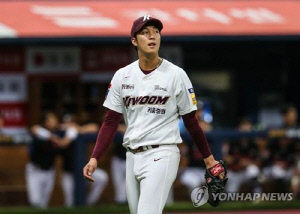 '공 못 던지는' 키움 안우진, 1군 엔트리 등록해 선수단 동행(종합)