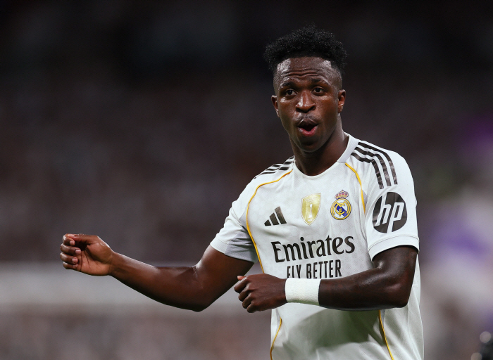 세계를 뒤흔들 이적! 상상도 못 한 '5700억 제안' 비니시우스, 레알 떠나 사우디에서 황제 축구? "알론소 감독과 불화설 점화"