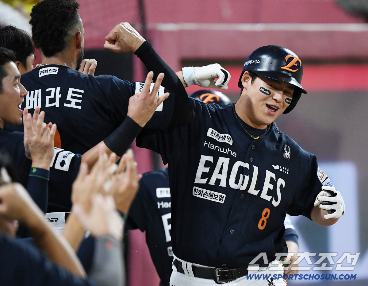 "도망치고 싶은 적? 없어요"…팬들 그렇게 4번타자 아니랬는데, '국내 …