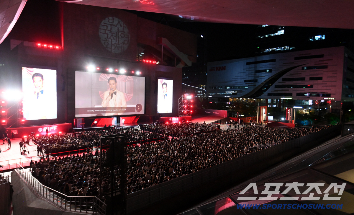 [SC-BIFF] "품격 있고 풍요로워"…서른 살 된 부국제, 이병헌·손…
