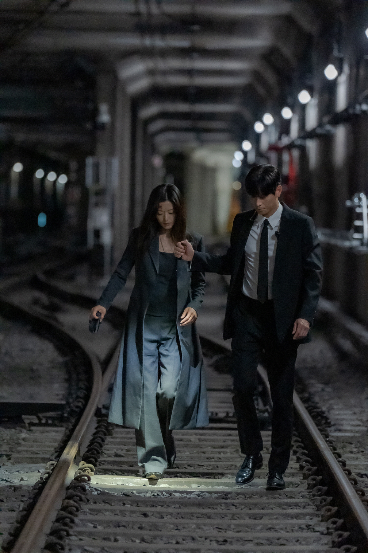 밝혀지는 비밀에 충격 연속..'북극성' 전지현, 그리고 강동원의 로맨스가…