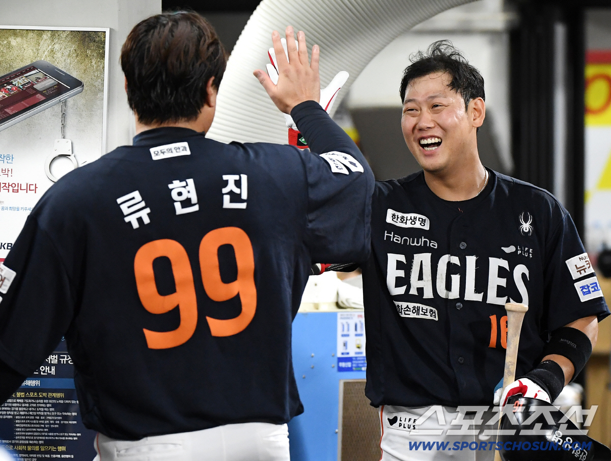 'LG 꺾고 대역전 1위' 왜 류현진은 가능하다 했을까…"선수들이 그냥 …