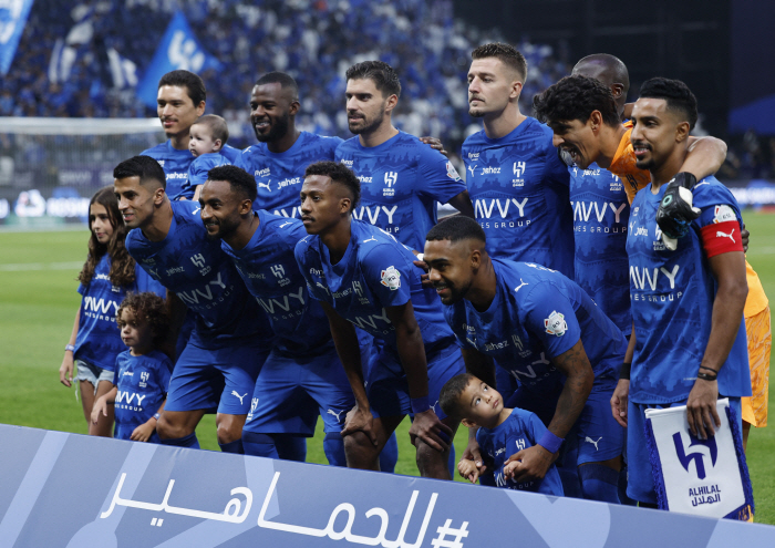 "아시아 떠나 유럽으로 가버려" 스쿼드 구성에 이적료 7300억 들인 '넘사' 사우디 클럽…바르셀로나 따라잡은 '오일머니 파워'