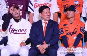 정우주, 정현우, 황준서, 김택연 리그 씹어먹고 있나...신인은 신인일 뿐이다