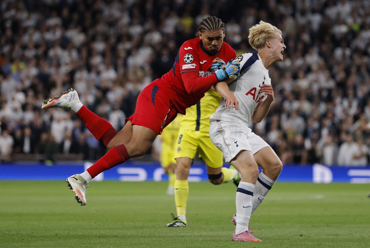 알리처럼 되지마! 훈남 미드필더 '뮌헨맨'에 극찬 받았다→나이 듣고 깜짝…
