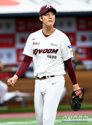 '비운의 부상, 어깨 수술, 1년 휴업' 공 못 던지는 안우진, 1군 엔트리 전격 합류 왜?