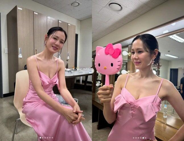 [SCin스타] 슬림 핑크 드레스+헬로키티 거울 야무지게…손예진이 전한 BIFF 레드카펫 비하인드