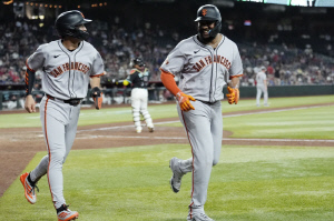 지독하다! '1566억' 이정후를 연장전 대주자로 쓰다니 → 벼랑 끝 SF, 수단 방법 안 가린다