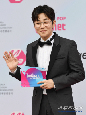 '호감도 떡상' 딘딘, 인성까지 빛났다..김영옥, 67년만 첫 팬싸 '깜짝 방문' 감동
