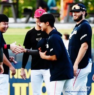 '폰네류양올문’ 초호화 정상회담, 19살 정우주도 당당히 합석 [광주 현장]