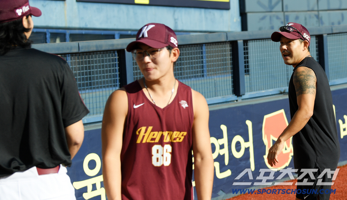"가위좀 가지고 와라" 덥수룩한 안우진 머리보고 장난친 이용규, 따뜻하게…