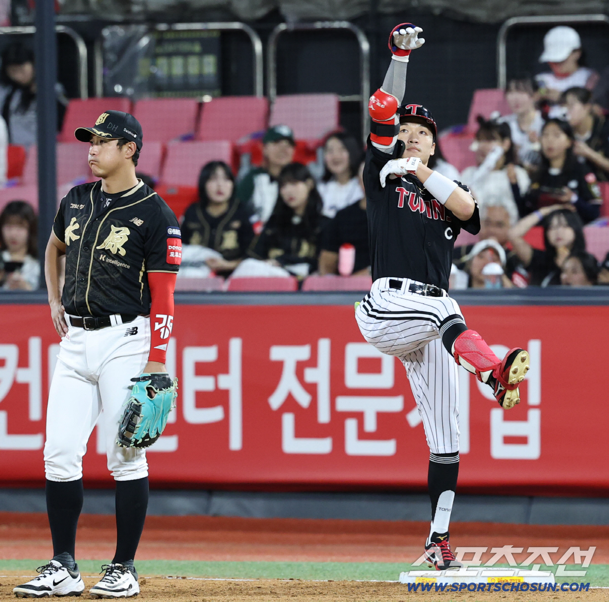 0-0 선제타, 2-2 결승타. 주장의 3안타 2타점 솔선수범. "한화 …