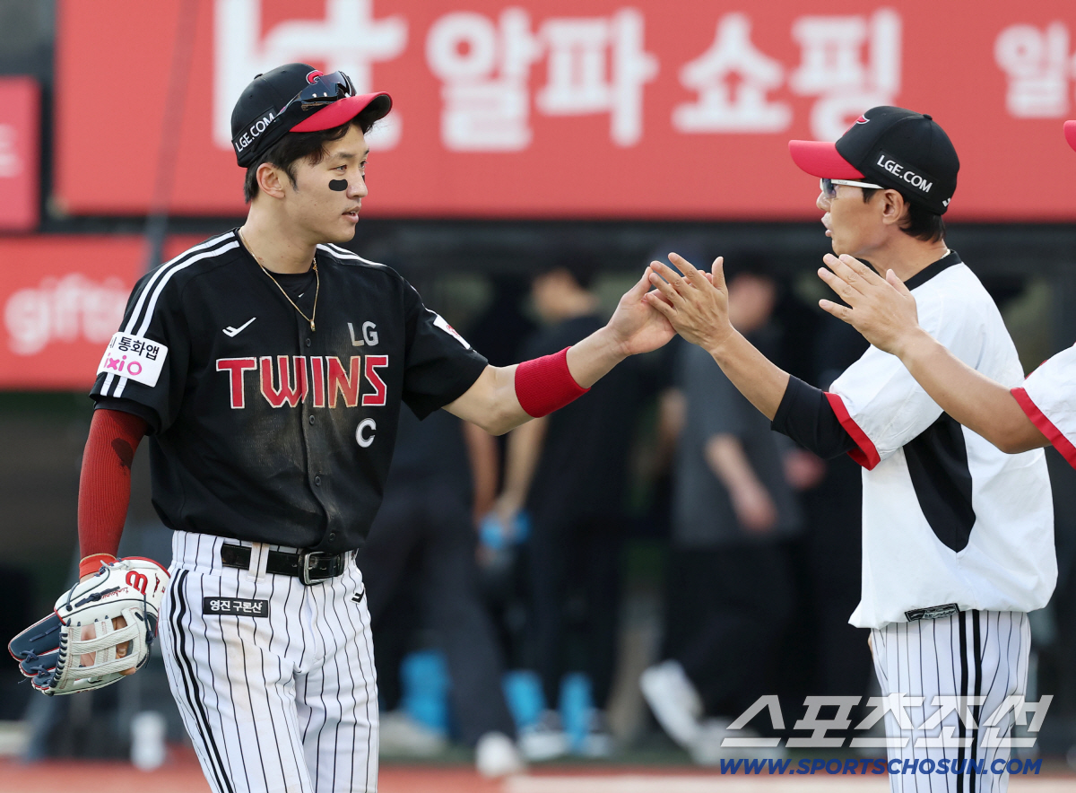 0-0 선제타, 2-2 결승타. 주장의 3안타 2타점 솔선수범. "한화 …
