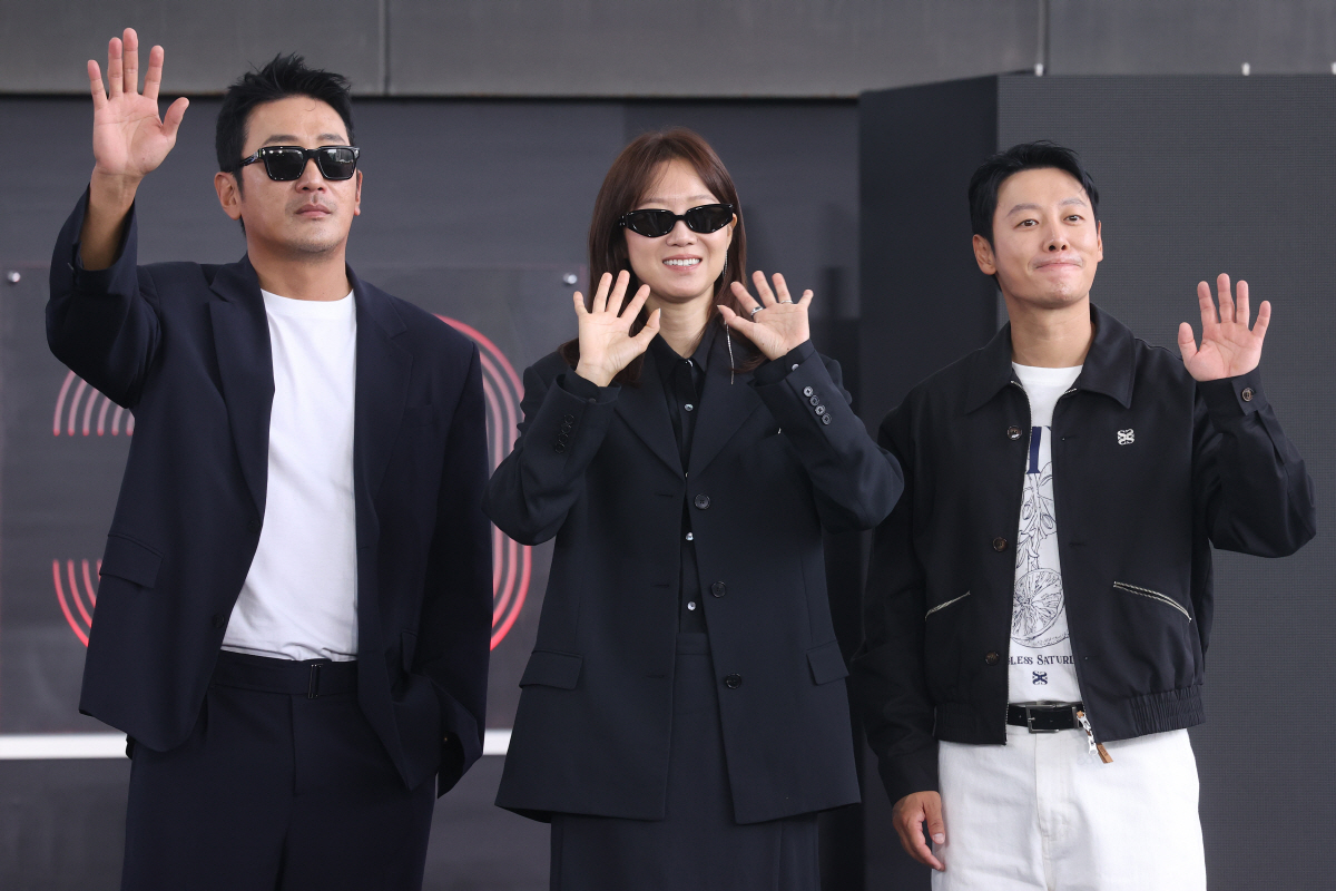 [SC-BIFF] "'둘째 출산' 이하늬도 함께"…하정우→공효진 '윗집 …