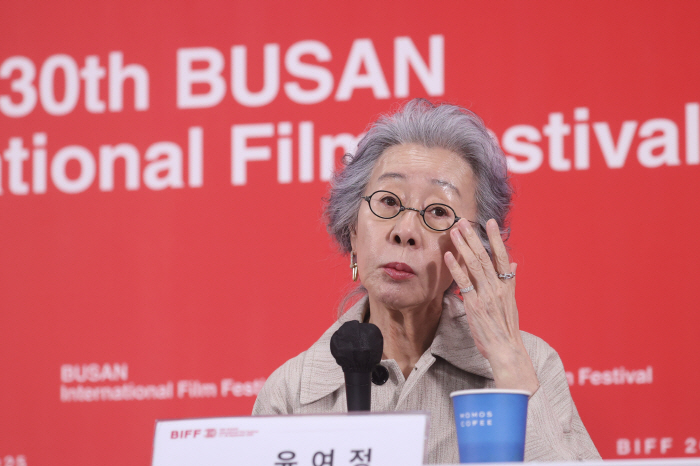 [SC-BIFF] '결혼 피로연' 윤여정 "처음엔 할머니 아닌 엄마 역, 감독한테 '너무한 거 아니냐'고 해"