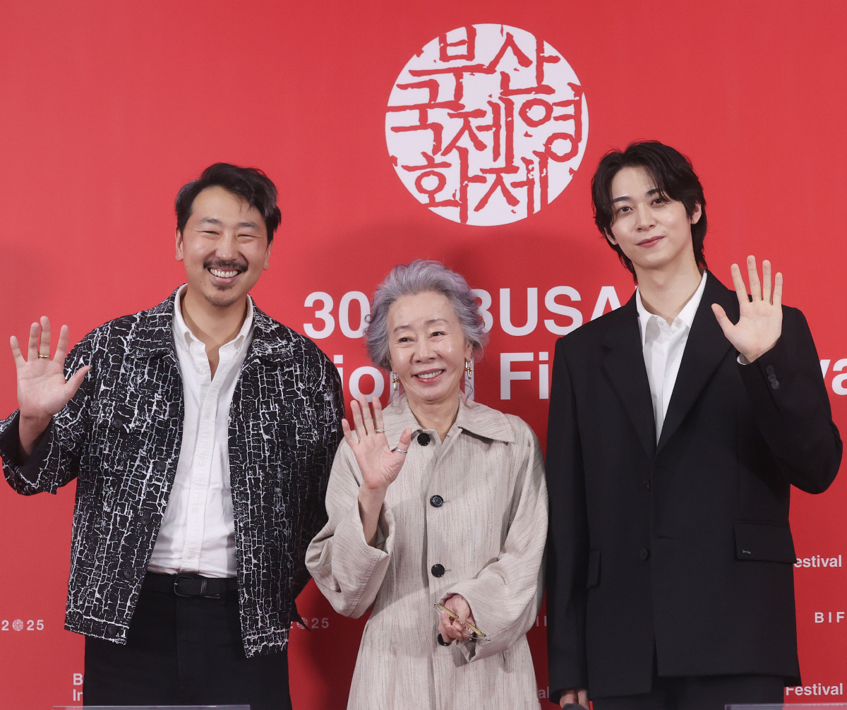 [SC-BIFF] "우리 모두 똑같은 인간"…'子 동성 결혼' 윤여정, …