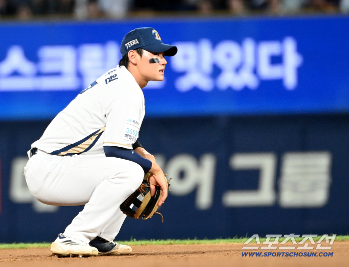 GG 예약자의 치명적 실책 2개, 3회 교체...문책성이었나 "오른 발목 부상으로 바꿨다" [창원 현장]