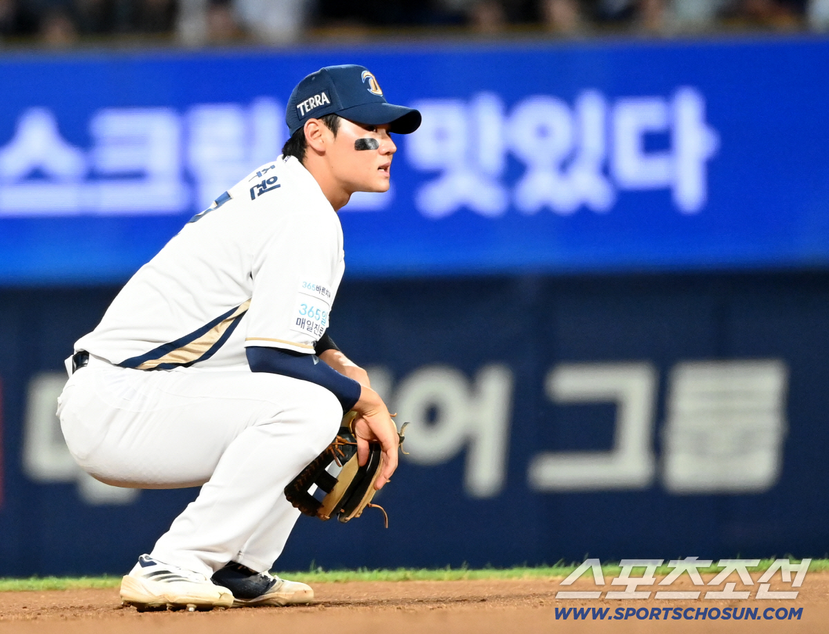 GG 예약자의 치명적 실책 2개, 3회 교체...문책성이었나 "오른 발목…
