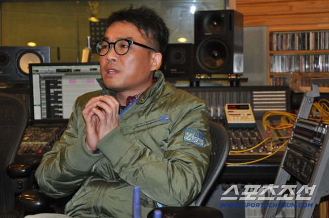 김건모, 2019년 논란 후 첫 근황 포착.."웃는 모습 정말 멋져"