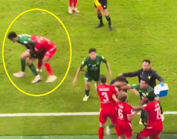 "축구장이 복싱장으로 바뀌었다" 중국-베트남 클럽, 아챔서 40초 난투극…