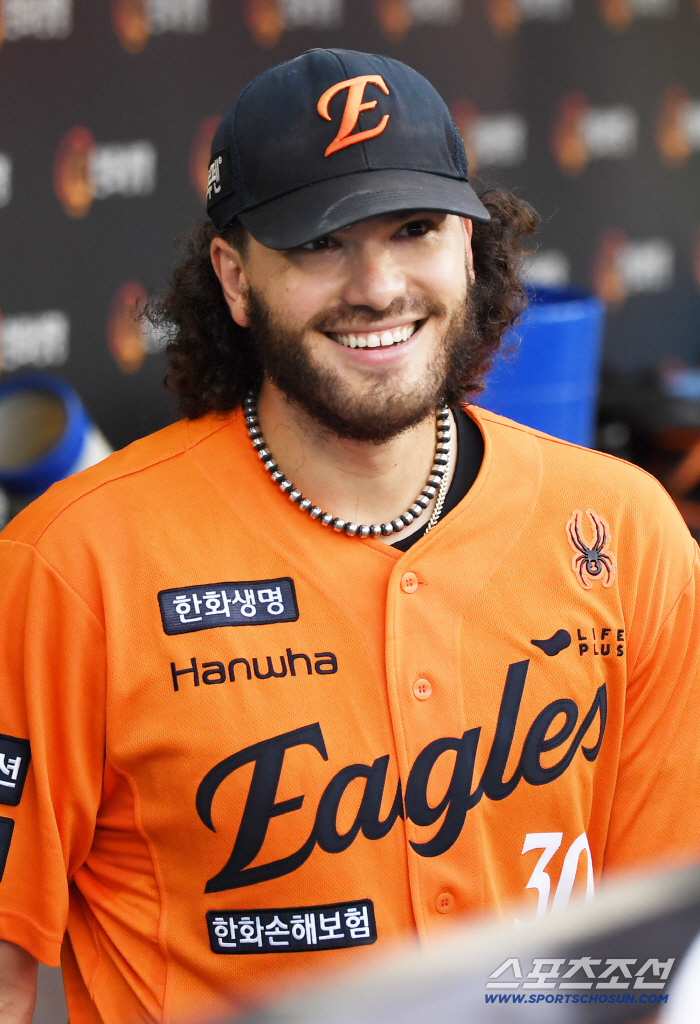 롯데가 따라왔는데 또 '5전 5패' 폰세라니…역대 최고 외인? "헥터도 잘했는데…"