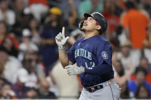 21년만의 지구 우승이 보인다. 공동 1위의 외나무다리 3연전 첫날 시애틀 홈런 4방으로 4-0승리[ML 리뷰]