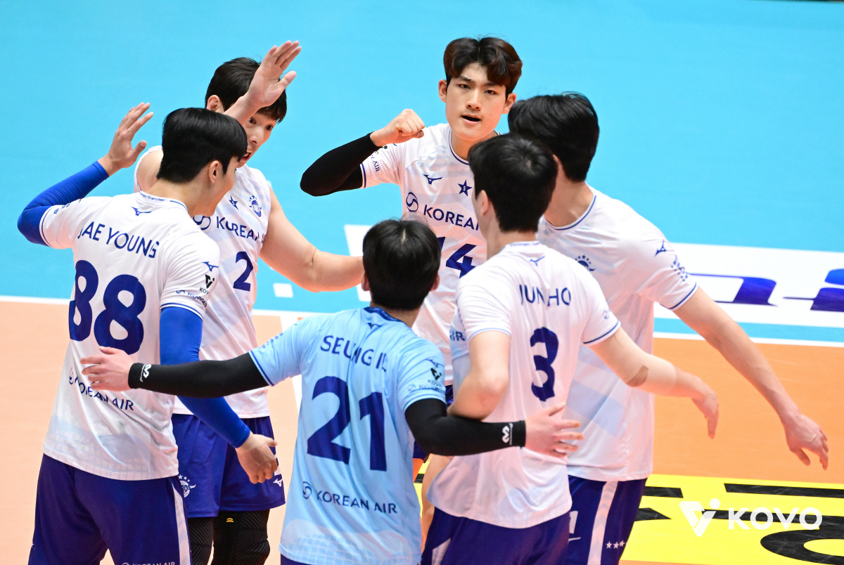 결승전 싱겁게 끝났다. 대한항공, 통산 6회 우승! → OK저축 3-0 …