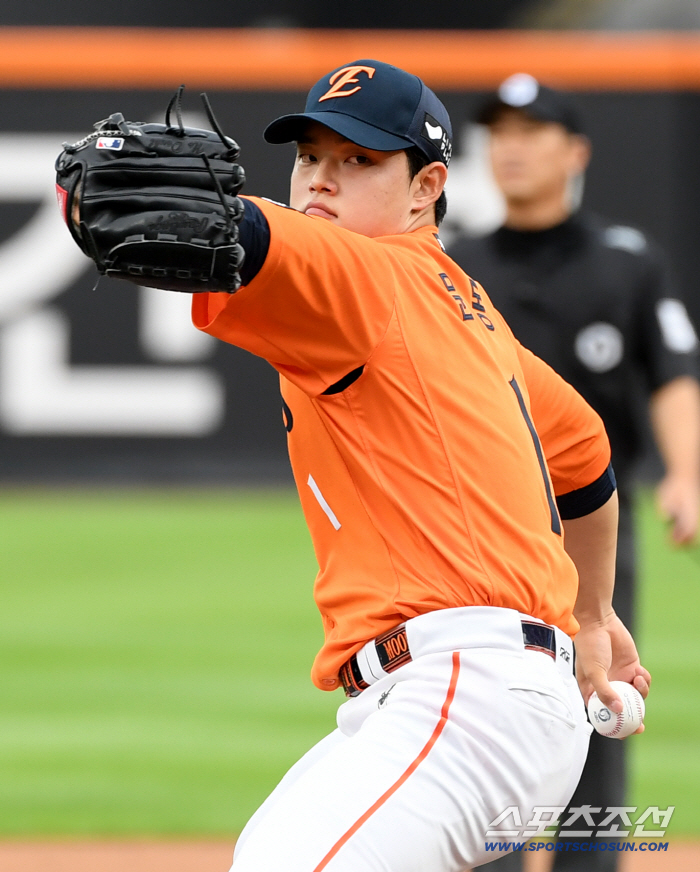 '우천 취소'가 만든 PS 대비…문동주 전격 불펜 대기 "2이닝 정도"