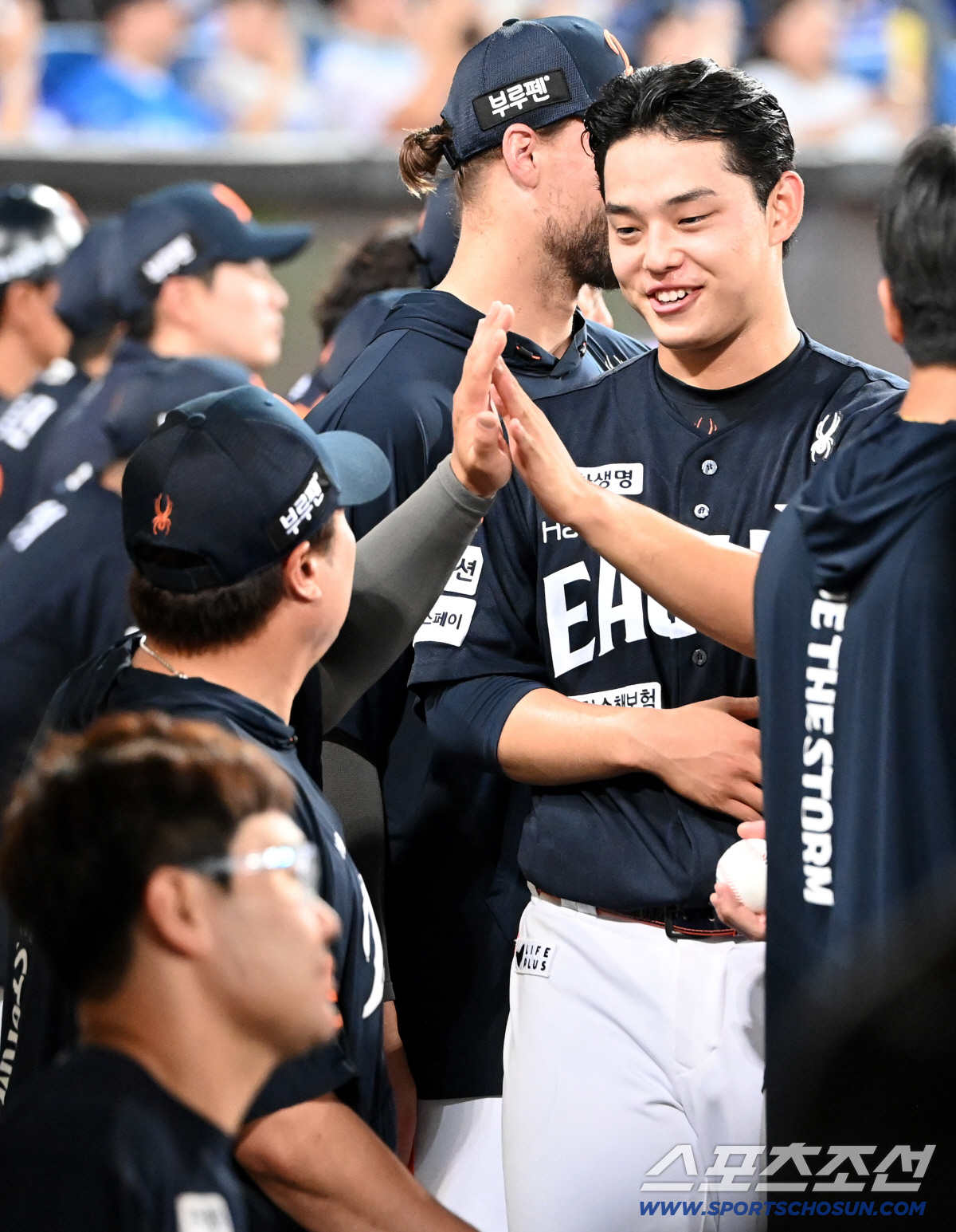 '우천 취소'가 만든 PS 대비…문동주 전격 불펜 대기 "2이닝 정도"