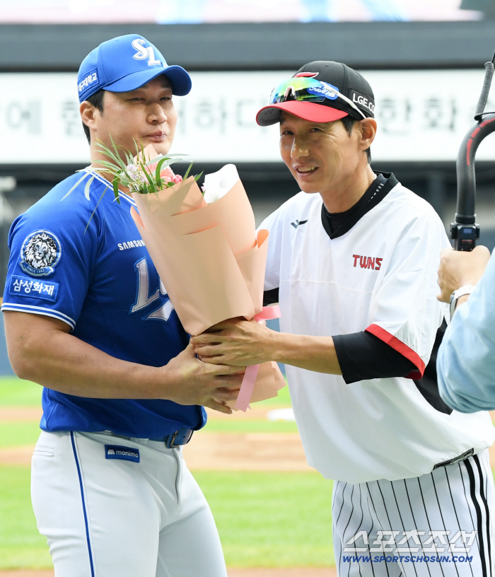 "3개국 마무리 대단한 거다." 떠나는 오승환 극찬한 염갈량. 사실 관심은 김영우. "영우가 오승환을 롤모델로..."[잠실 코멘트]