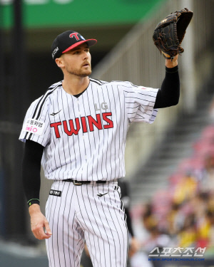 이럴수가. 믿었던 톨허스트 155km 강속구에도 3이닝 6실점 시즌 2패. ERA 0.36→1.54→2.84[잠실 현장]