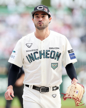 '역대 최다 관중 자축쇼' 화이트 10승 → 이율예 스리런 SSG, 3위는 못내준다[인천 리뷰]