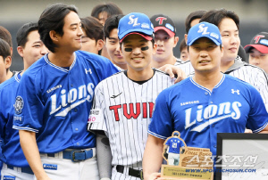 '형은 푸른색이 찰떡이야' LG 박해민 모자 강제로 바꾼 삼성 구자욱과 이성규, 짓궂은 장난에 포기