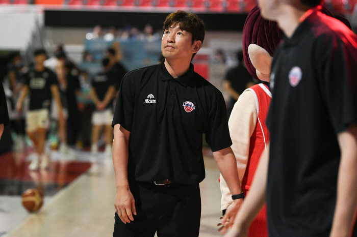 '양동근 감독 첫 선' 울산 현대모비스, 프로농구 시범경기에서 부산 KCC 제압(종합)