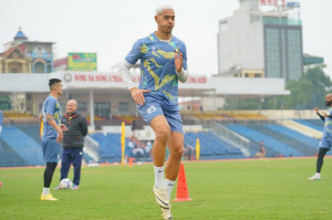 '韓 동남아 명장' 김상식 감독 하고 싶은 대로 다 해! 195cm 브라질 괴물 센터백 귀화 확정적→베트남 폭발적인 전력 상승